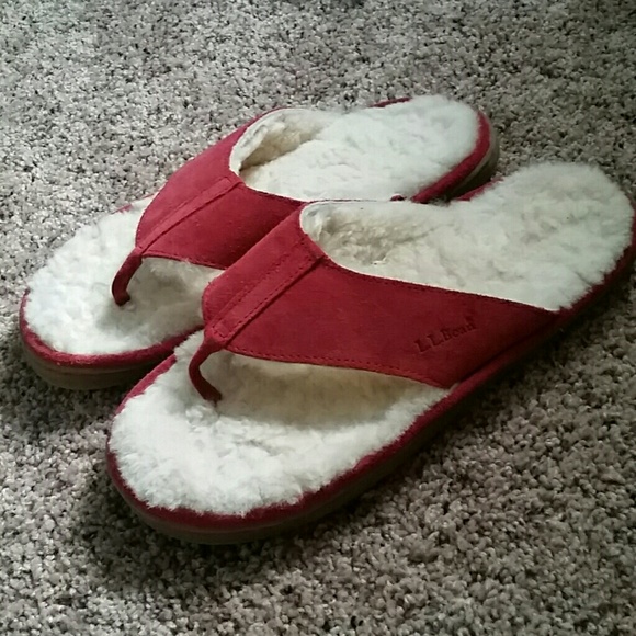 L.L. Bean Wicked Shearling flip flop slippers