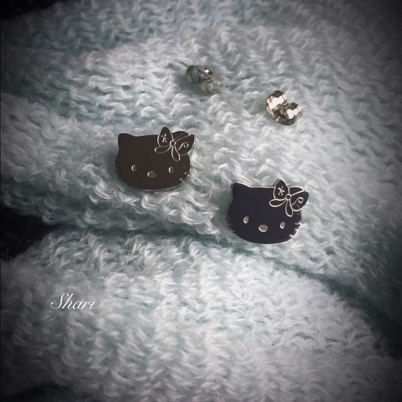 Hello Kitty polished stud earrings