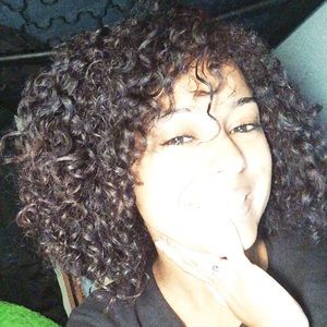 Meet your Posher, Alexus