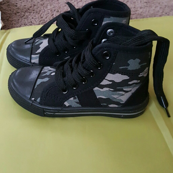 Converse style shoes