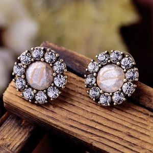 Pastel pink vintage stud earrings Pastel pink vintage stud earrings