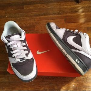 NIKE women's prestige II sneakers