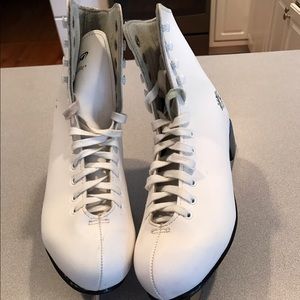 Woman's ice skates size 8