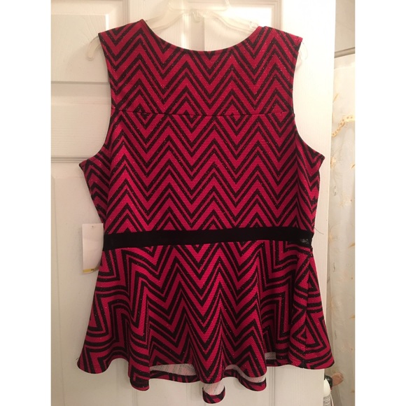 Fashion to Figure Red and Black 3X Chevron Top - Picture 2 of 3
