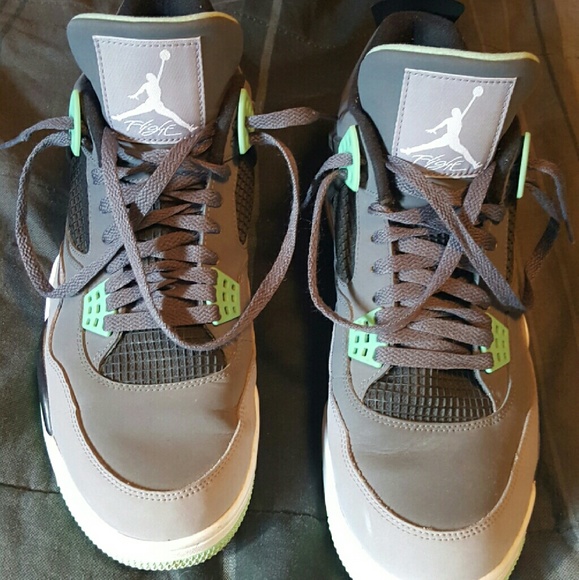 Retro Jordan 4's Glow Edition
