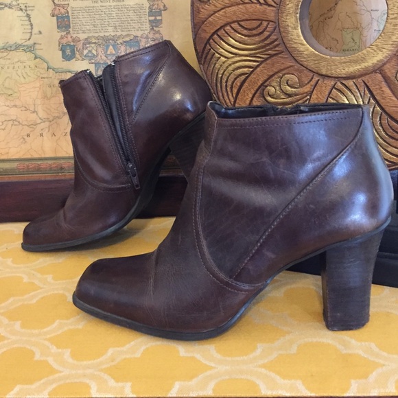 Reaction Kenneth Cole Brown Booties 9.5M