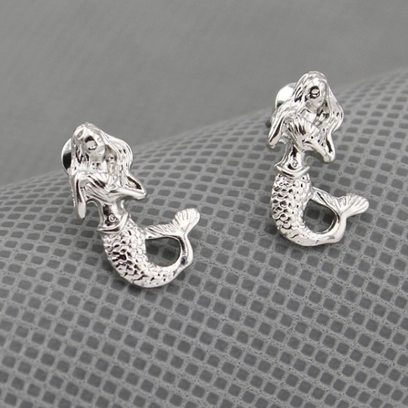 🌸3 for $20 Adorable mermaid stud earrings