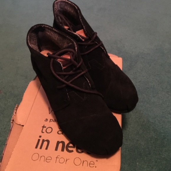 NEW IN BOX! Toms black suede wedge