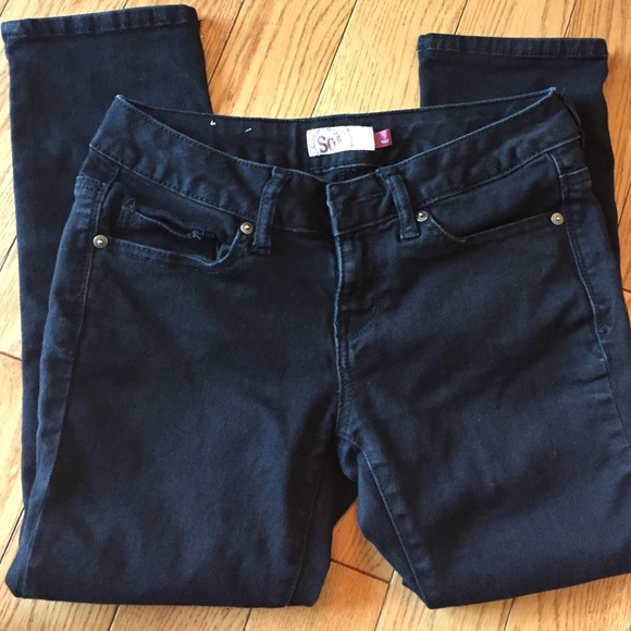 SO Jrs Black Capri