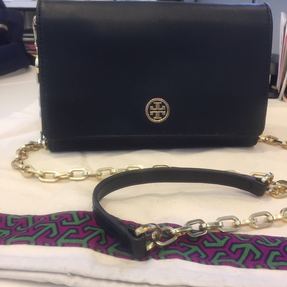 Authentic Tory Burch Robinson Wallet on Chain