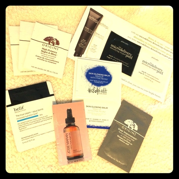 SOLD• 🎊SALE🎊 8 skincare samples bag