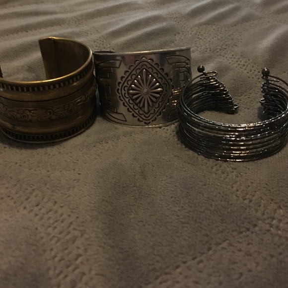 Bundle of 3 cuffs and 1 set stretch bracelets.
