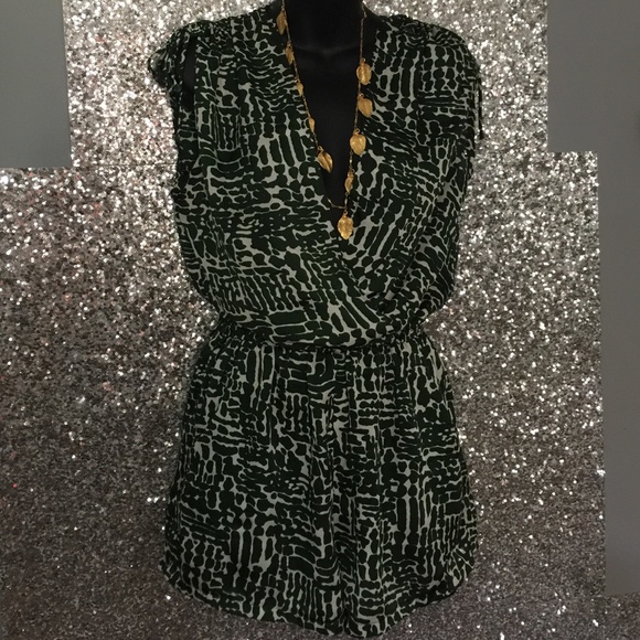 Green & cream short overall 👧🏼