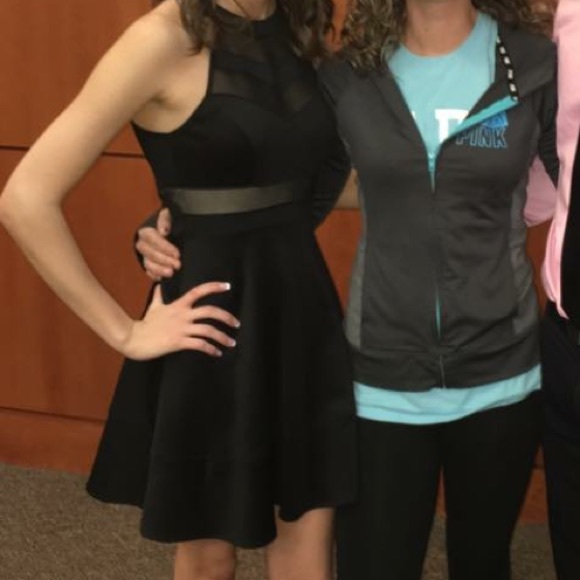 This is a cute dress to go out in! - Picture 1 of 1