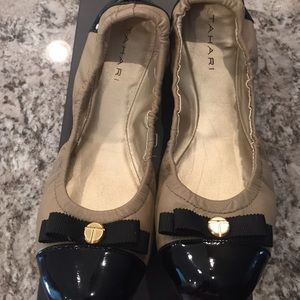 Tahari Gibson come flats 6.5