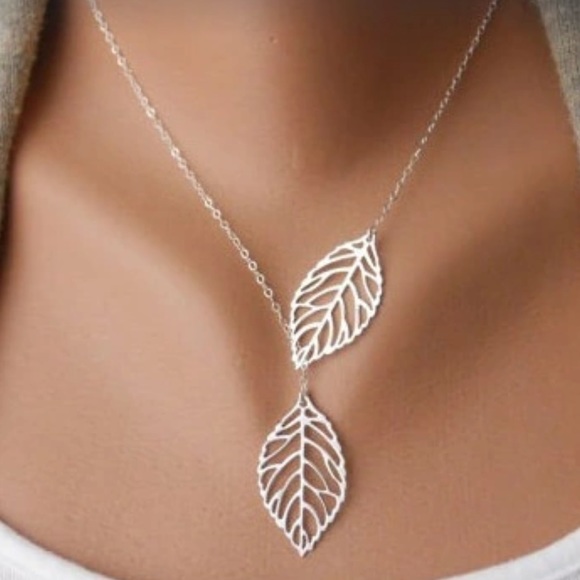 Jewelry - silver colored or gold leaf adjustable necklace