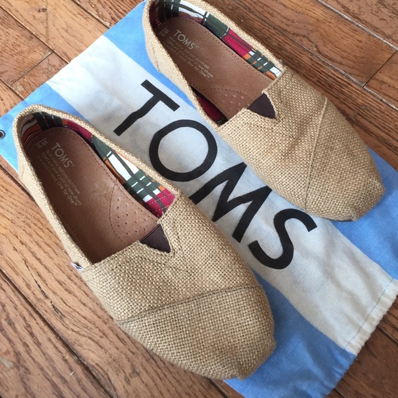 ‼️‼️24 HOUR SMALL SALE‼️‼️ TOMS shoes women size 9