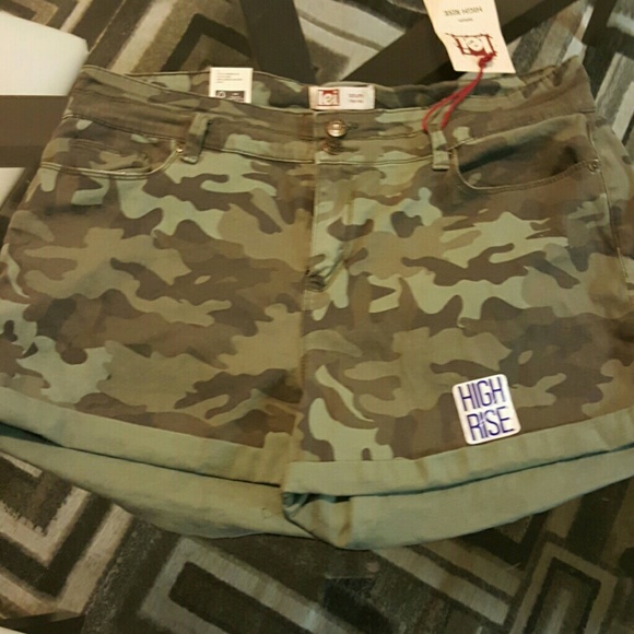 Camo high waist shorts