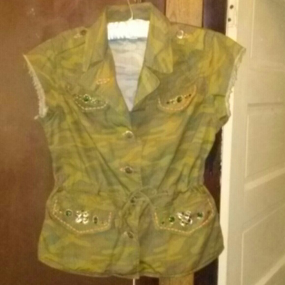 VS button up camo-bling