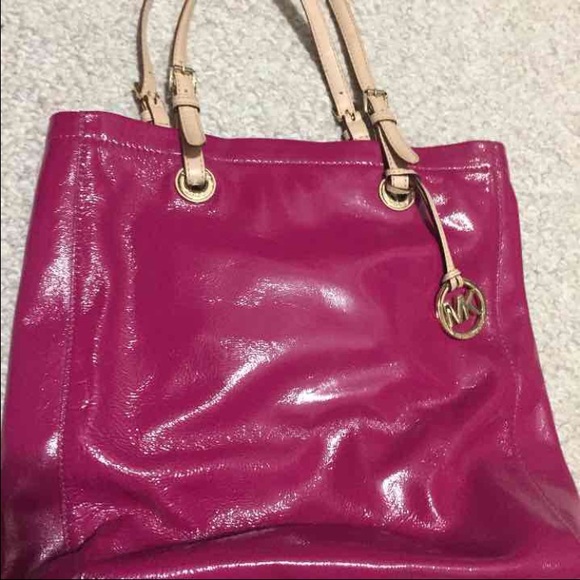 Limited edition Michael Kors fuchsia Jet Set 👜