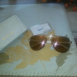 BRAND NEW MK WOMANS ROSE GOLD AVIATORS
