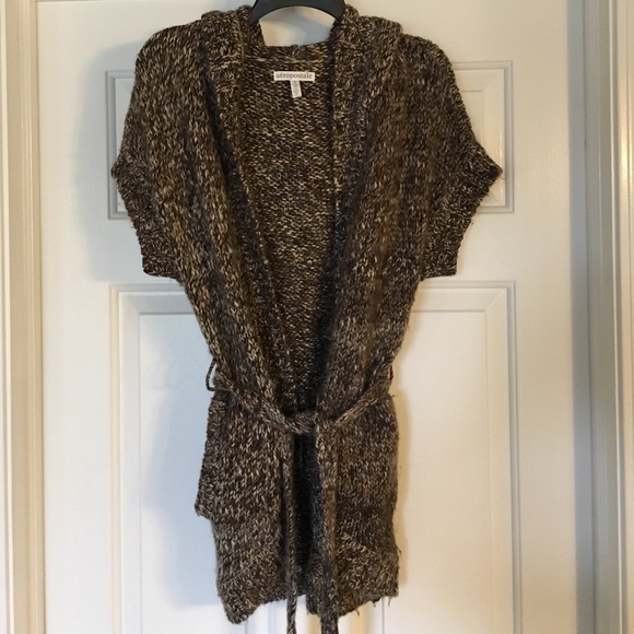 Short sleeve sweater with hood!