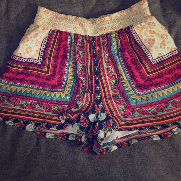 Alya shorts size M