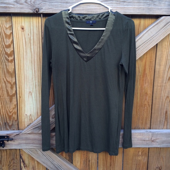 Green Gap Long Sleeve V Neck