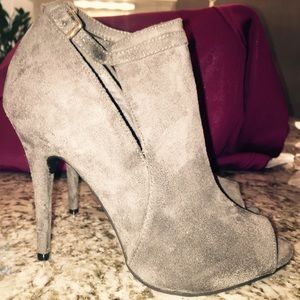 Nine West sz 6 Scout style booties