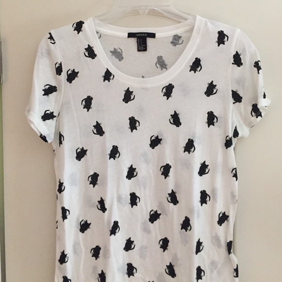 Black and white t-shirt