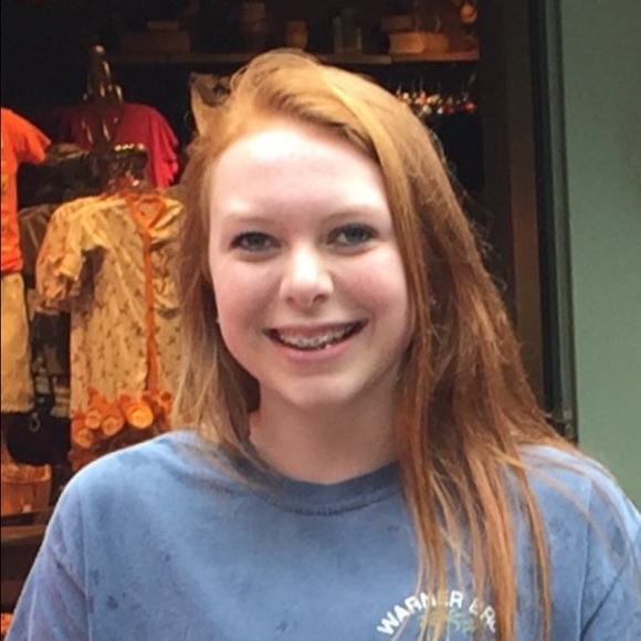 Meet your Posher, Lauren - Picture 1 of 1