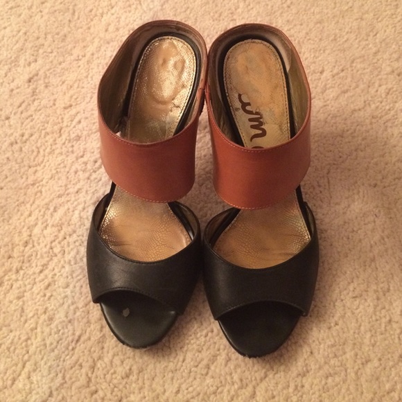 Shoes - Tan/black heels