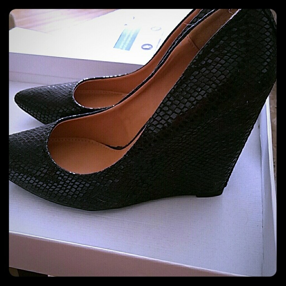Black Wedges