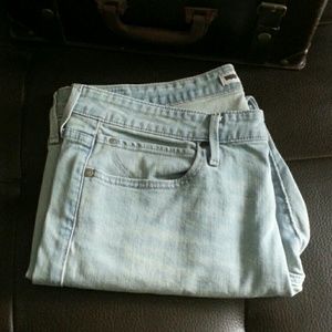 Levis Light Wash Skinny Jeans with Destruction