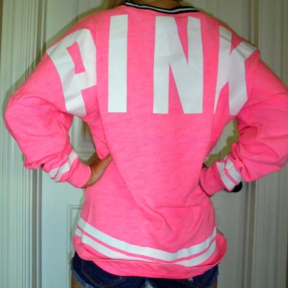 Vs PINK crew - Picture 1 of 1