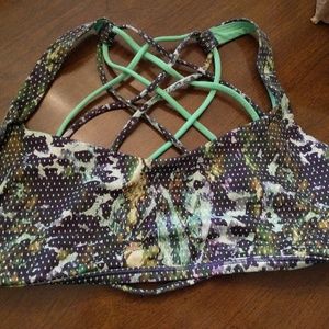 Lululemon Free to Be Wild size 10