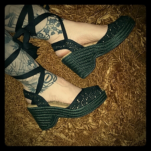 Black Crochet Espadrilles Sandals Ties up Leg Sz 6