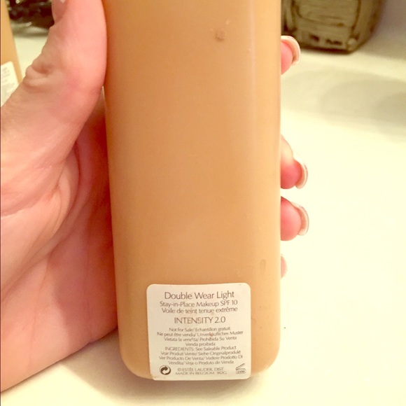 Estée Lauder Double Wear Light Foundation