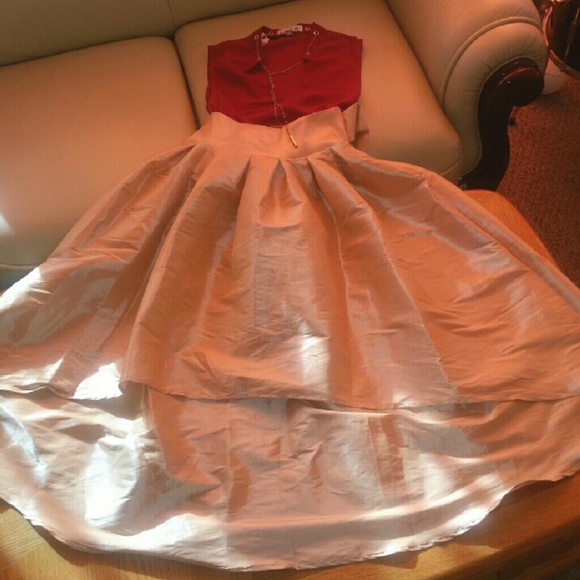 N/A ❌ ❌ ❌ GOLD PLEATED FLAIR POOFY HI LO SKIRT - SMALL..NWT! - Picture 2 of 4