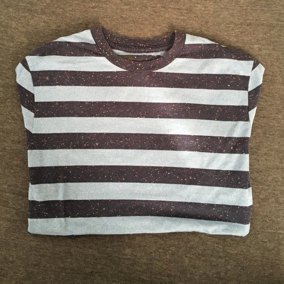 BDG SMALL SLIM FIT CREW NECK