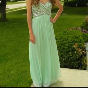 Mint green prom dress!