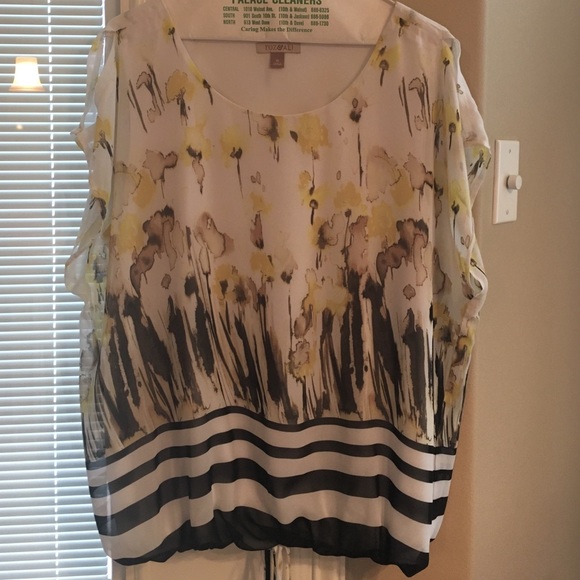 Roz & Ali Elastic Mock Tie Blouse