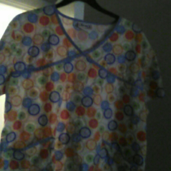 Scrub top says 3x but could fit a 2X