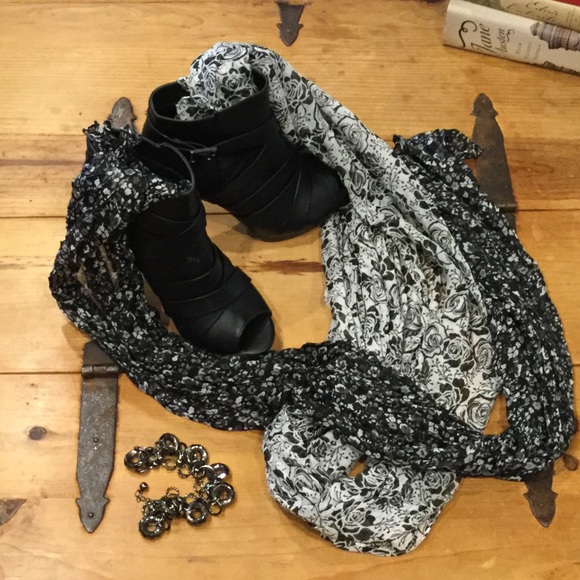 Two Black and White Scarves🌷 2 for $10 Deal