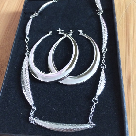 Necklace and Hoop Earrings - Picture 1 of 1