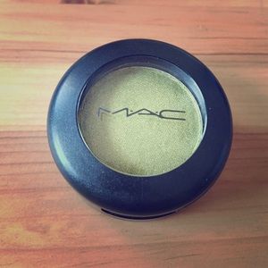 MAC cosmetics eye shadow in LUCKY GREEN