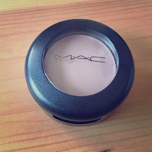 MAC Cosmetics eyeshadow in QUARRY