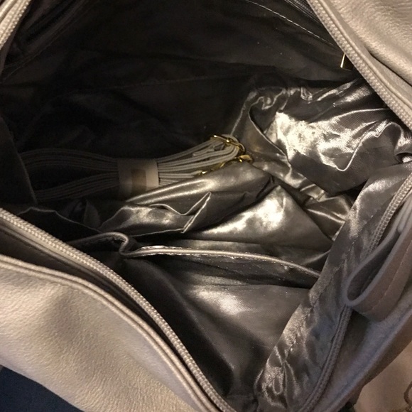 Large gray purse, new with out tags - Picture 4 of 4