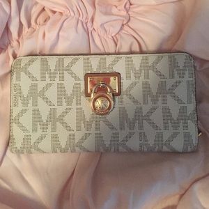 Michael Kors Hamilton Logo Continental Wallet