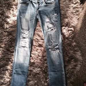 DISTRESSED AMERICAN EAGLE JEANS SIZE 6